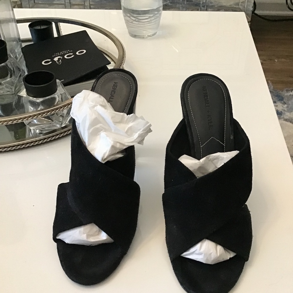 Kendall Kylie sued black high heel mules